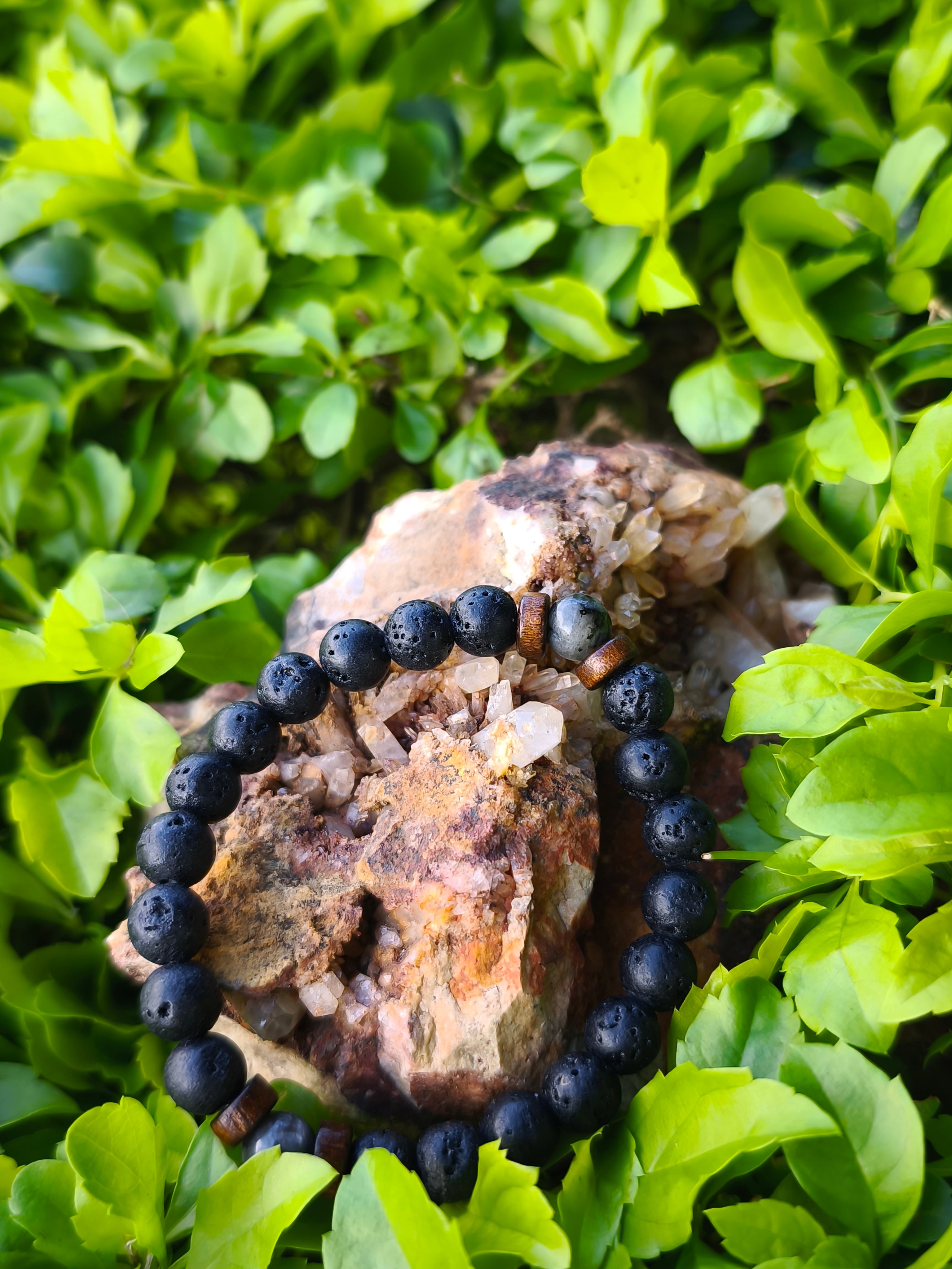 Pulsera de lava, Larvikita y madera